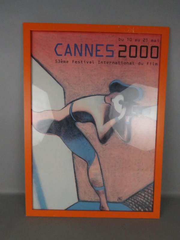 Filmfestival "Cannes 2000" poster in kader achter glas