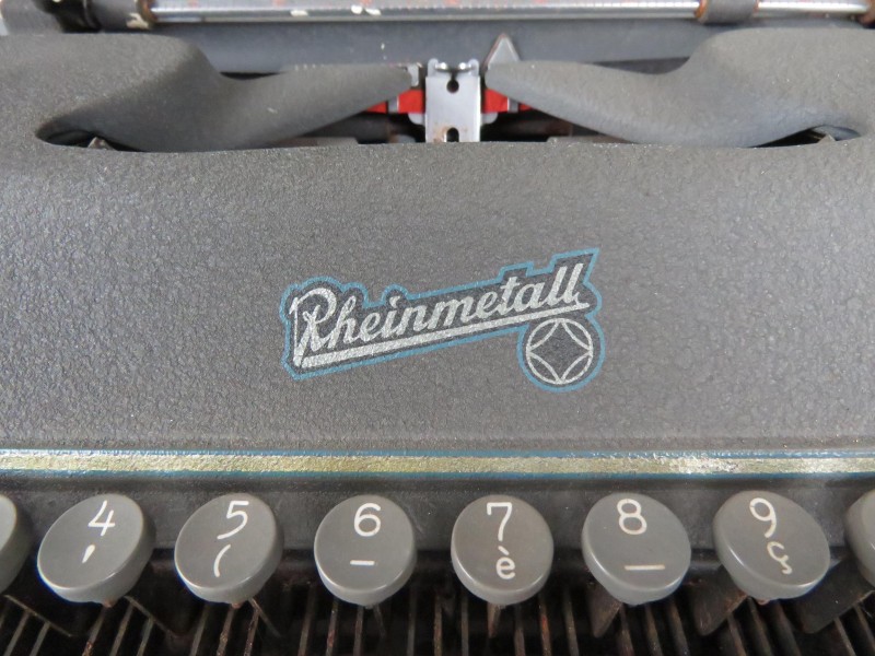 Vintage typemachine "Rheinmetall" in lederen koffer