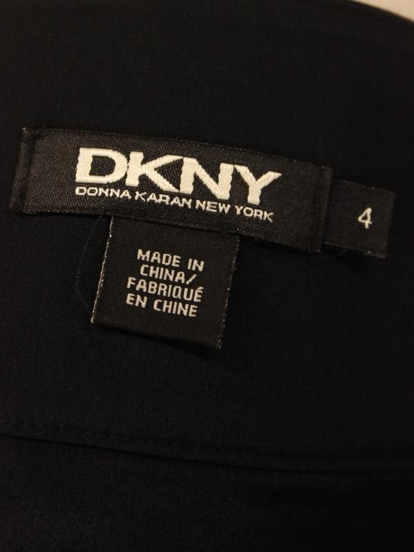 Knappe zijden rokje met volants, gemerkt Donna Karan New York (DKNY)