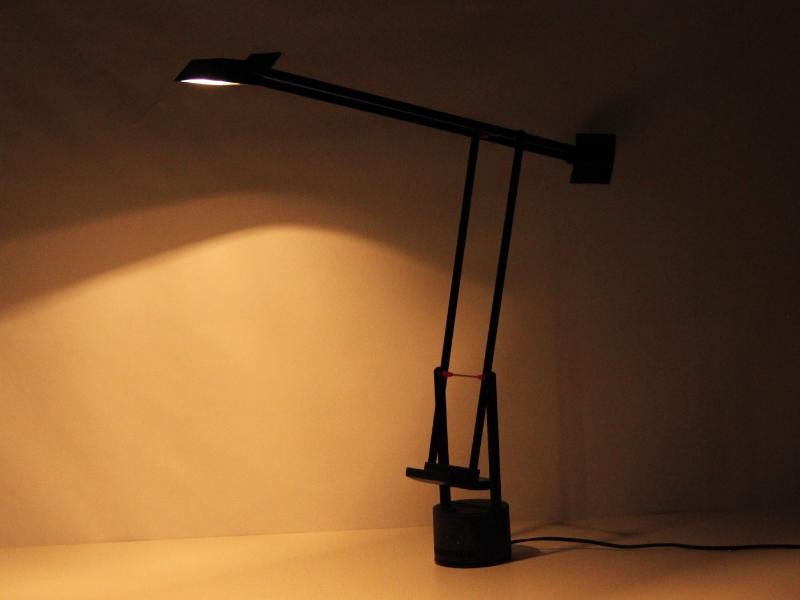 Bureaulamp Tizio 50 - Richard Sapper (1932-2015) voor Artemide