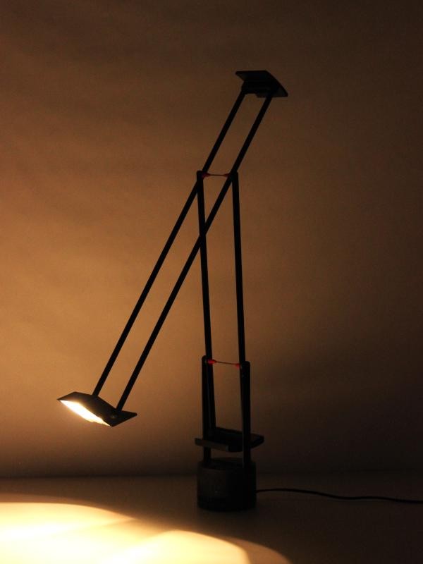 Bureaulamp Tizio 50 - Richard Sapper (1932-2015) voor Artemide