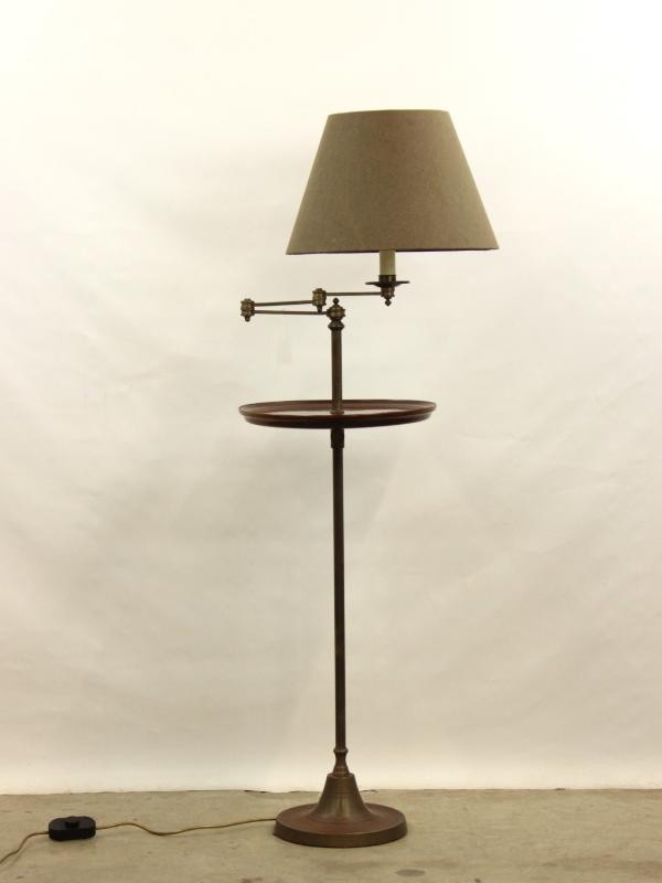 Illumé NYC - Knappe, vintage vloerlamp met in hoogte verstelbaar tafeltje