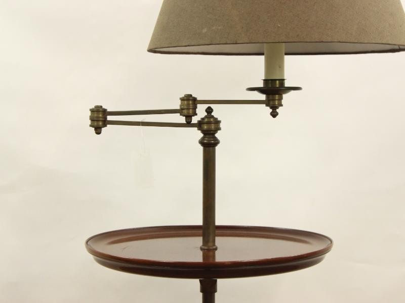 Illumé NYC - Knappe, vintage vloerlamp met in hoogte verstelbaar tafeltje