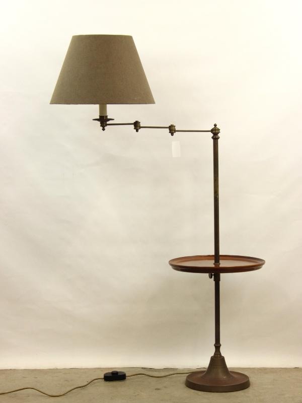 Illumé NYC - Knappe, vintage vloerlamp met in hoogte verstelbaar tafeltje