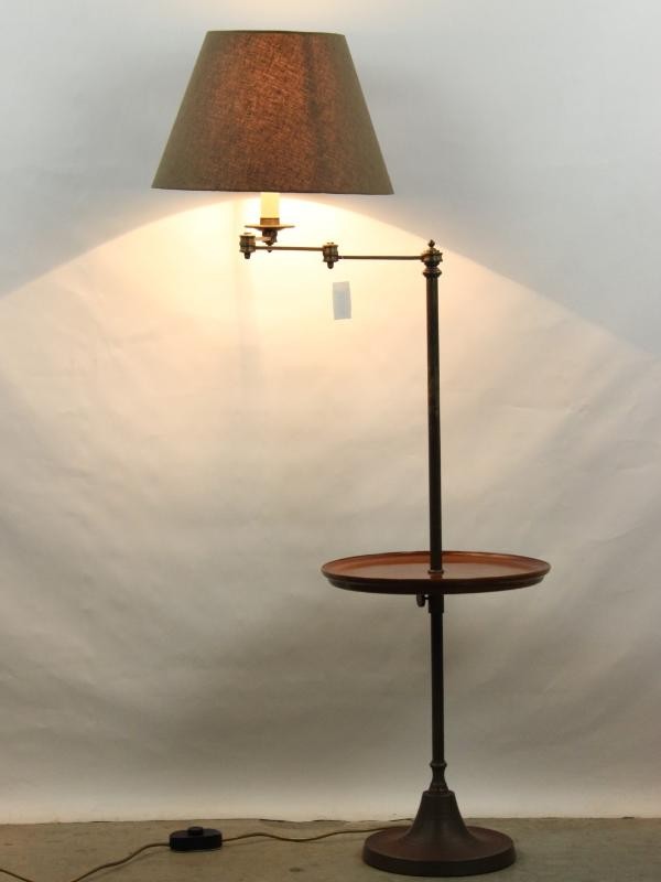 Illumé NYC - Knappe, vintage vloerlamp met in hoogte verstelbaar tafeltje