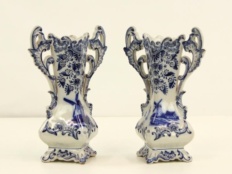 Duo oude porseleinen vaasjes - Delfts blauwe versiering