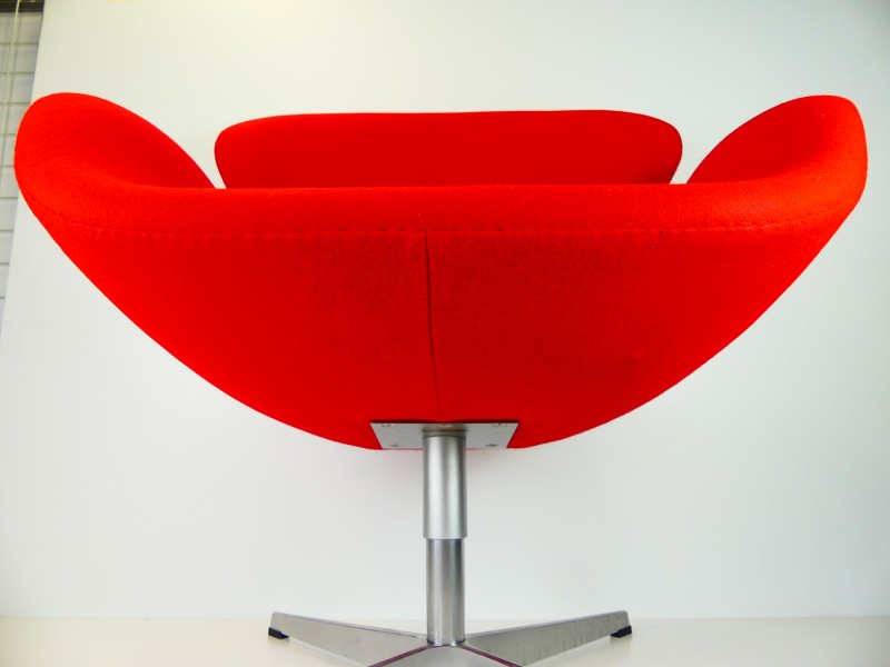 Swan Chair rood