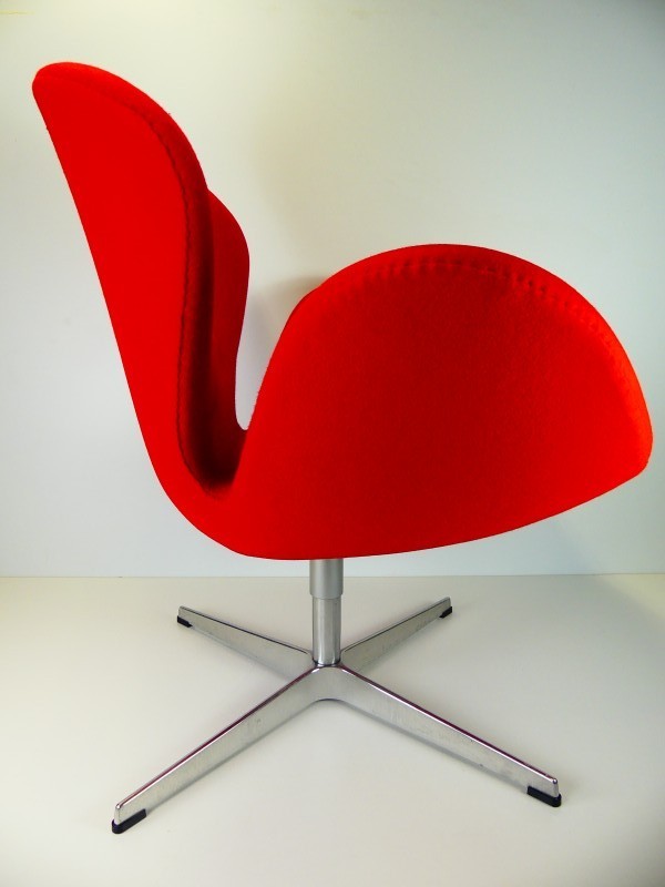 Swan Chair rood