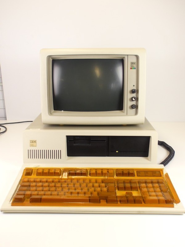 Vintage IBM 5162 (XT/286) Personal Computer + keyboard + scherm