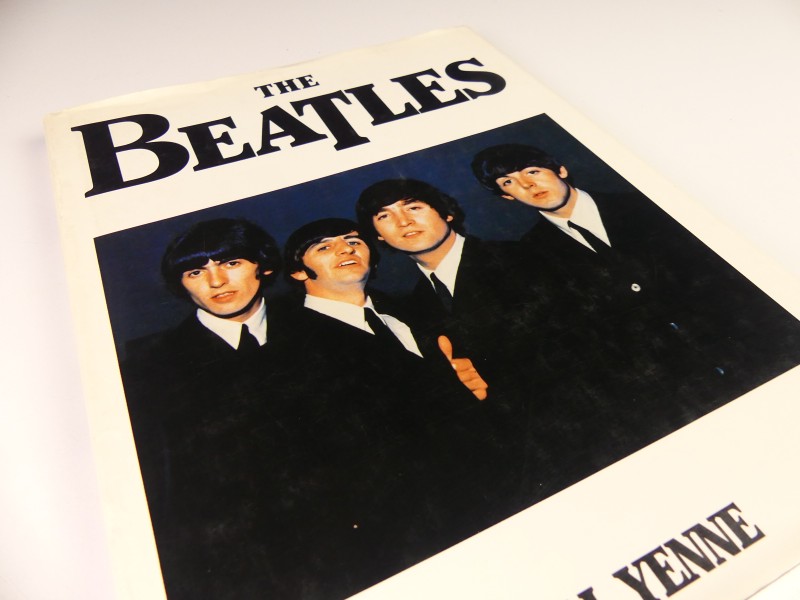 The Beatles boek - Bill Yenne en twee singles