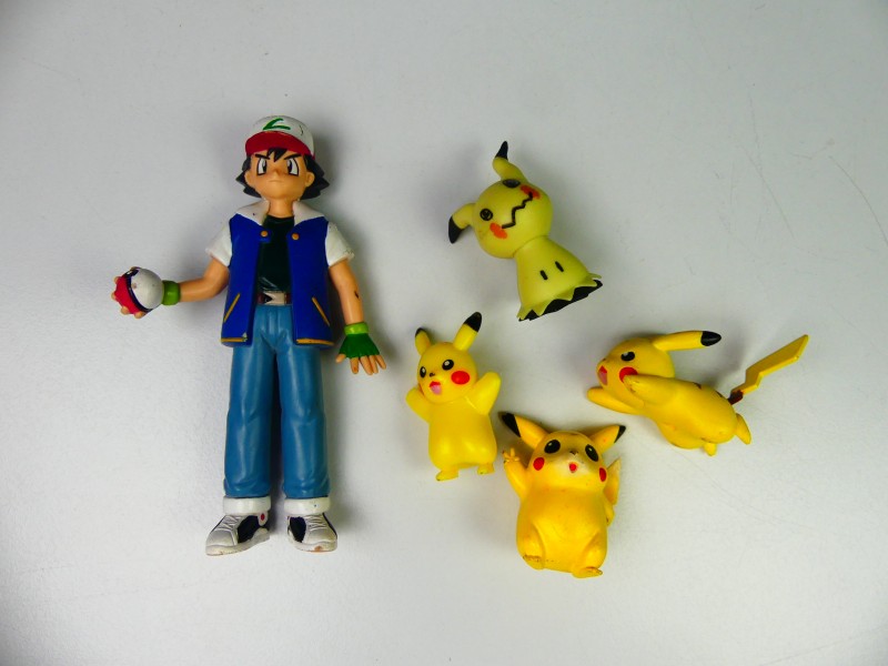 Gotta catch 'em All - Pokémon figuren en pokéballs