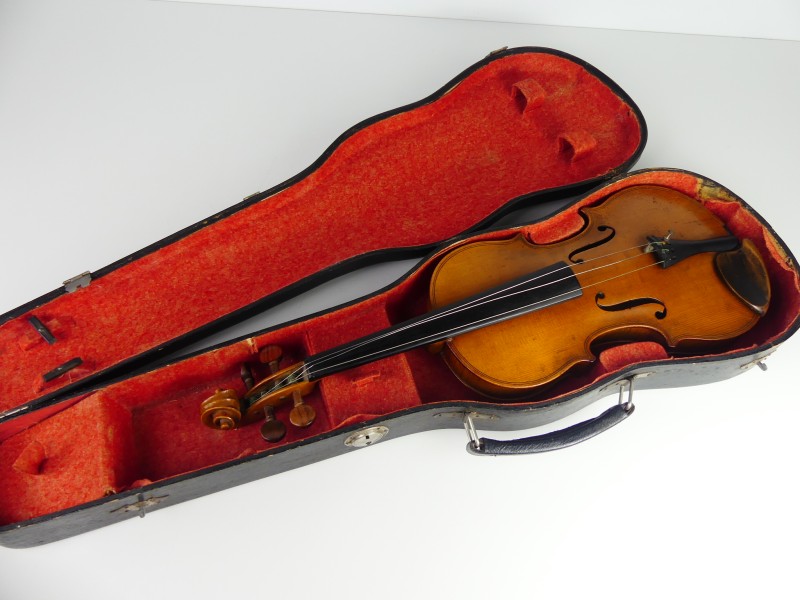 Viool gemerkt met Stradivarius