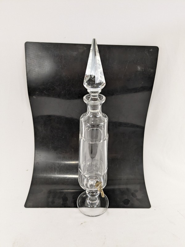 Kristallen geslepen decanter met kraantje [Val St Lambert]