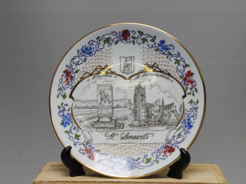 Set van twee sierborden Limoges France- Sint- Lenaerts van European Artists Gallery (Art.946)