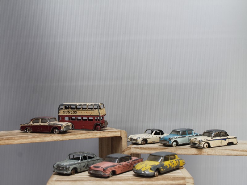 "Dinky Toys"- Lot antieke voertuigen (Art. 906)