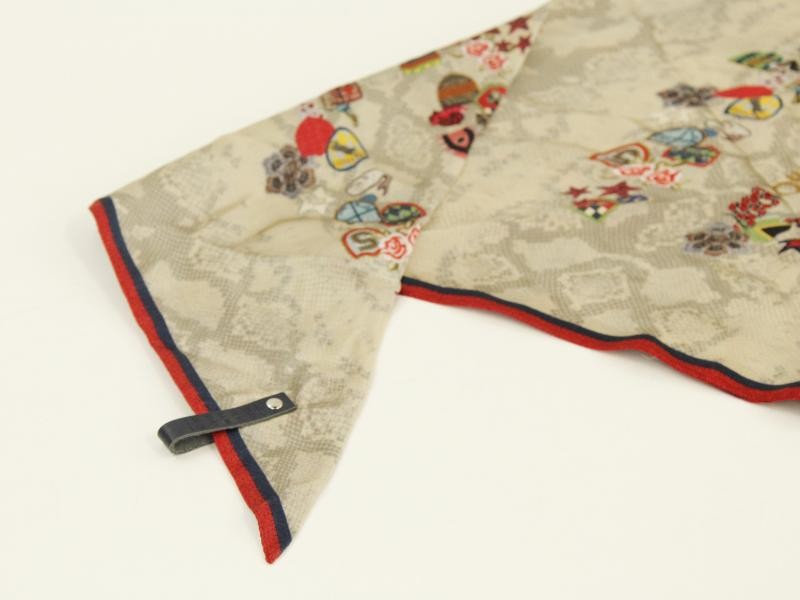 Prachtige vintage foulard gemerkt Mucho Gusto