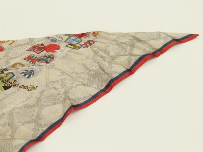 Prachtige vintage foulard gemerkt Mucho Gusto