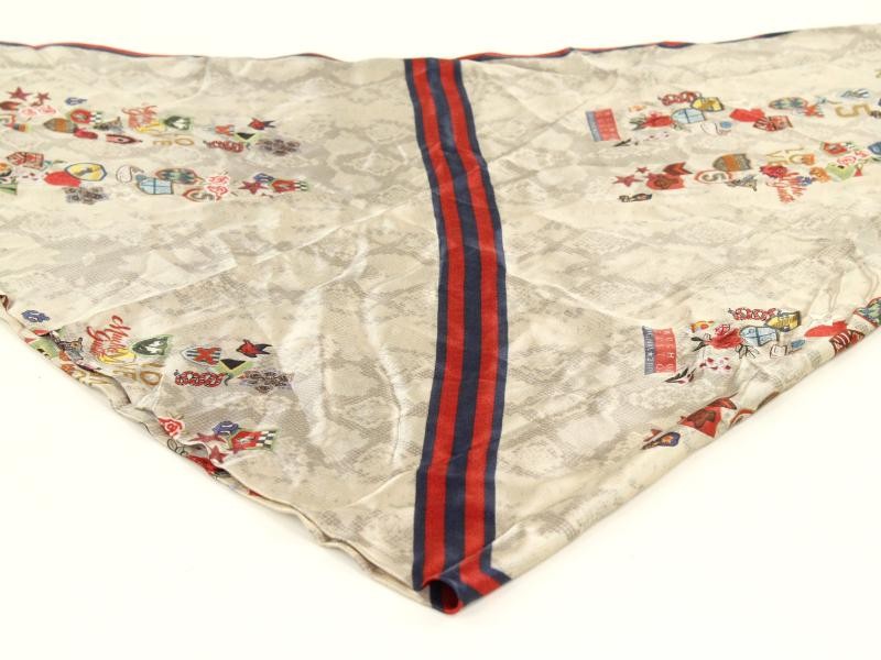 Prachtige vintage foulard gemerkt Mucho Gusto