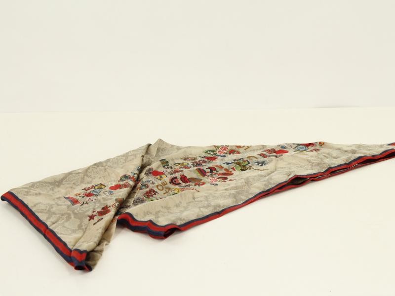 Prachtige vintage foulard gemerkt Mucho Gusto