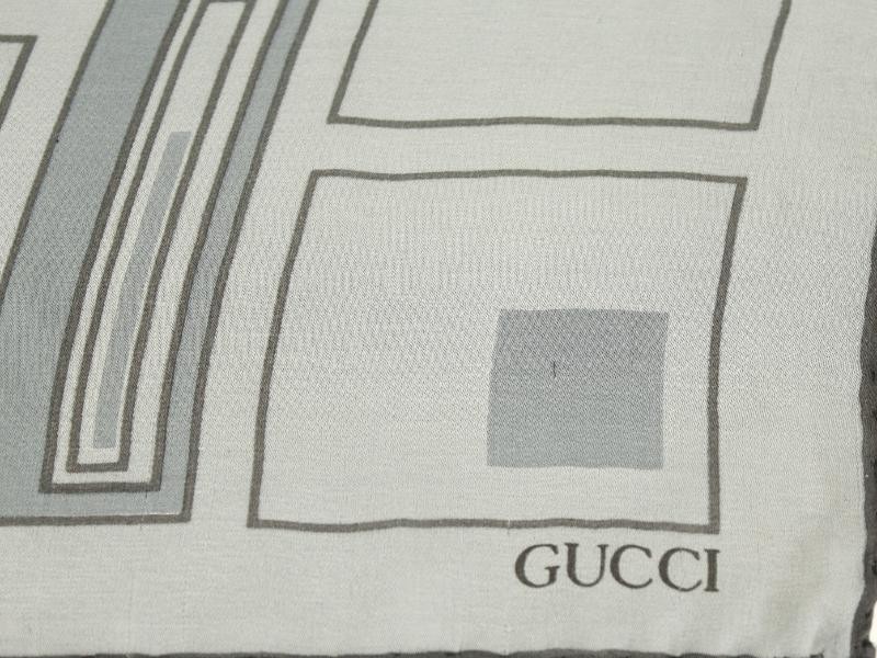 Knappe langwerpige foulard, gemerkt Gucci