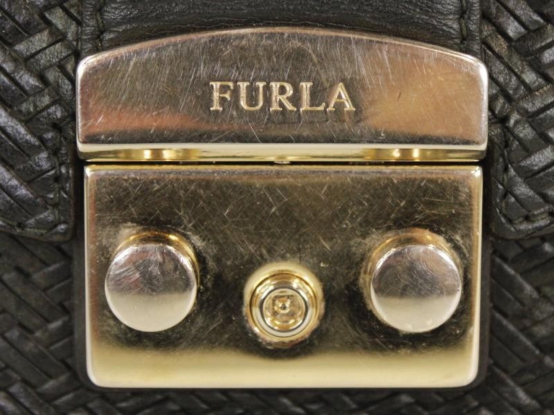 Zwart lederen handtas gemerkt Furla