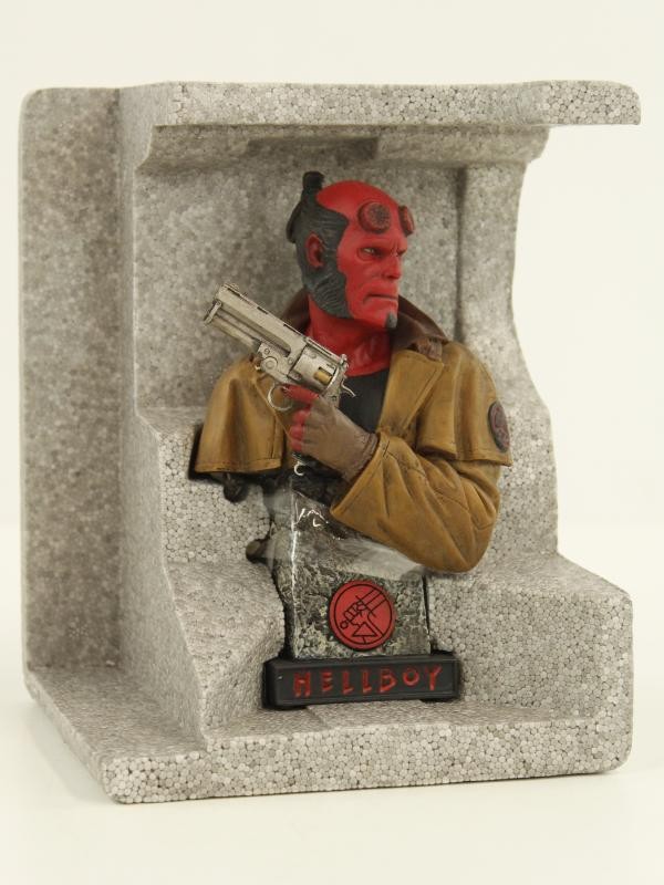 Hellboy Buste in Originele Verpakking samen met B.P.R.D Hell on earth 4