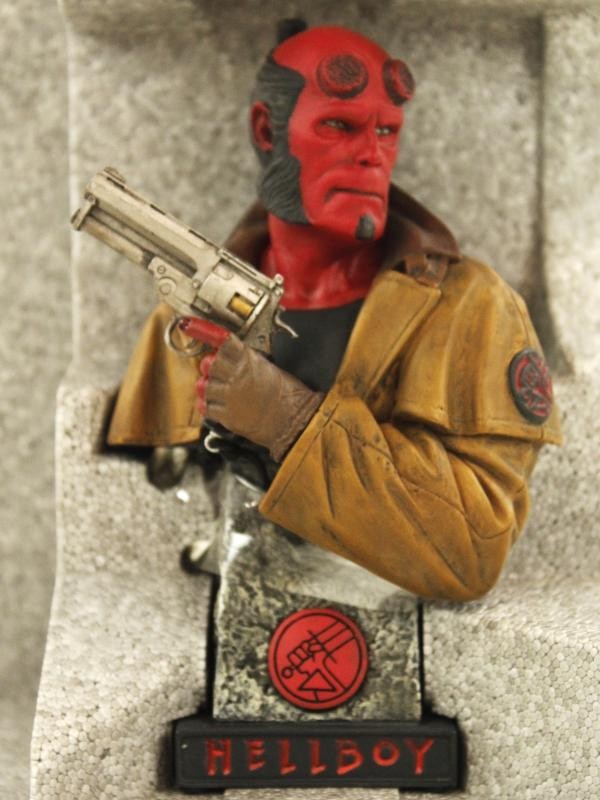 Hellboy Buste in Originele Verpakking samen met B.P.R.D Hell on earth 4