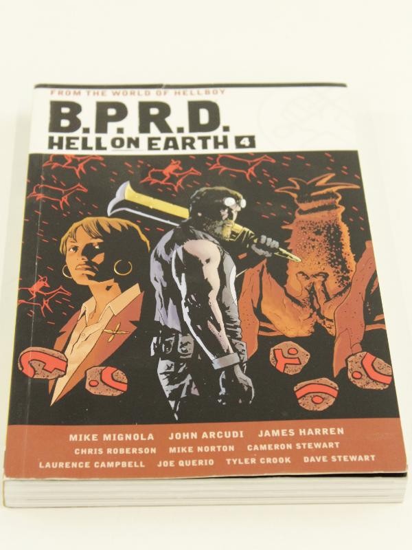 Hellboy Buste in Originele Verpakking samen met B.P.R.D Hell on earth 4