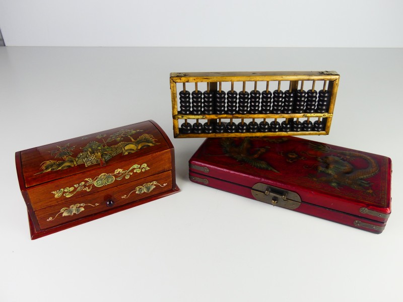 Vintage Oosterse bewaardoosjes en Abacus