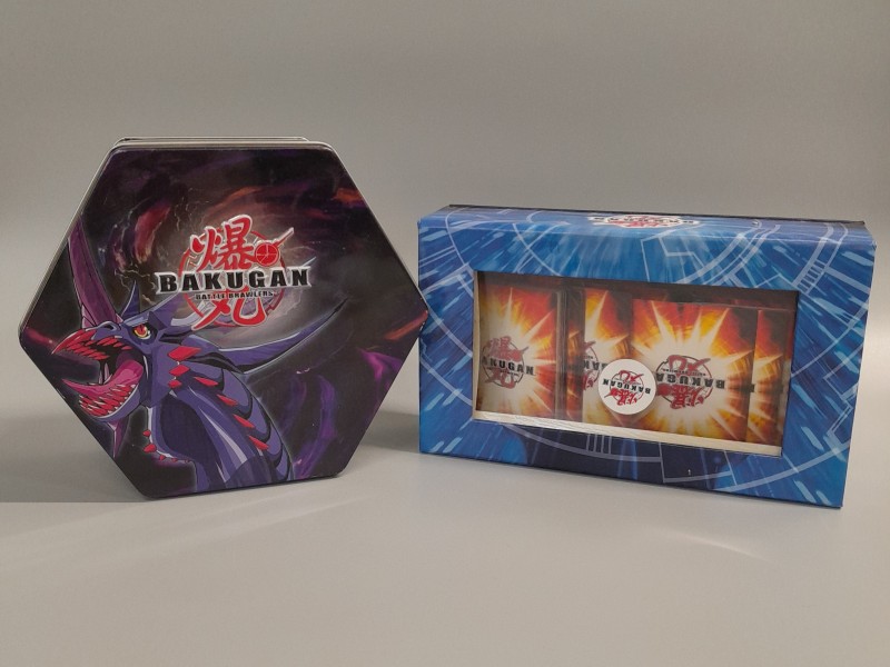 Lot van iets meer dan 60 speelkaarten en 18 Bakugan (2)