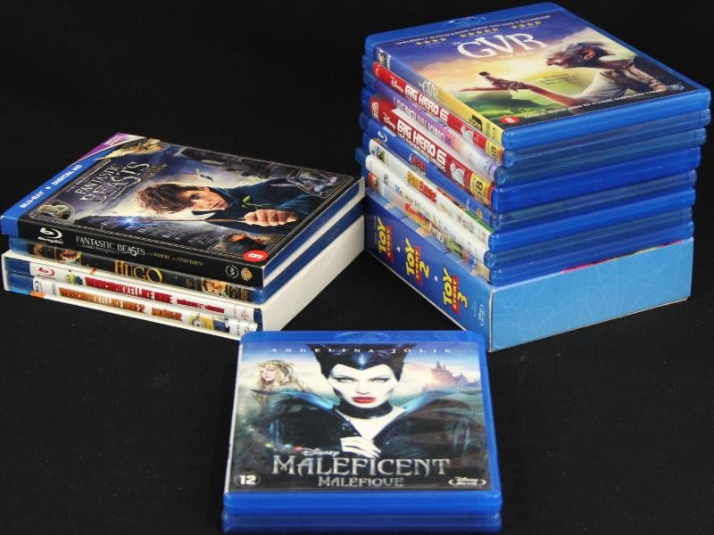 16 Blu-Ray films