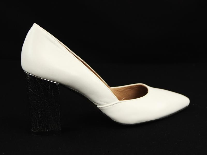 Mooie witte pumps met zilverkleurige hak, gemerkt Essentiel Antwerp