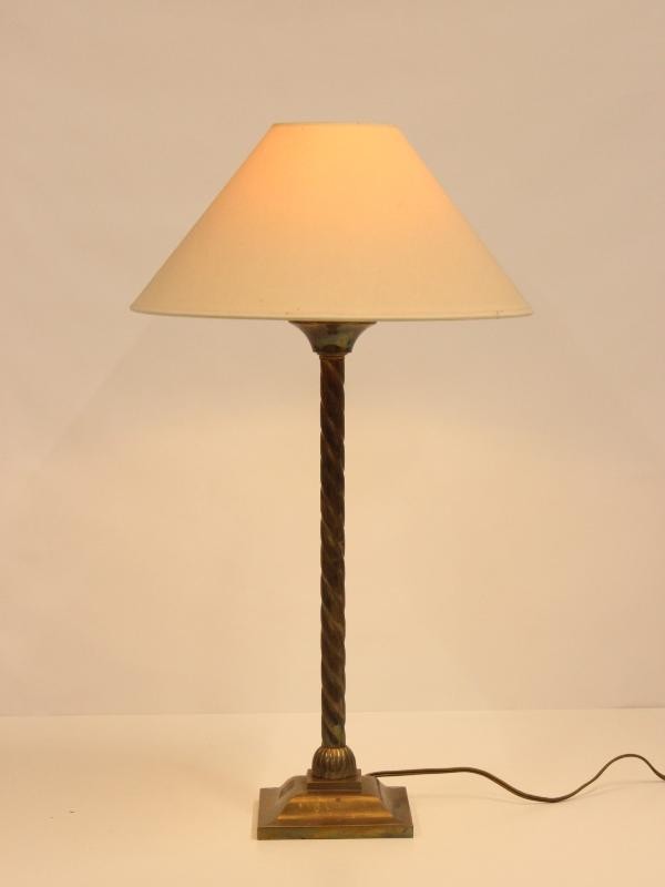 Klassieke Elegante Lamp met Crèmekleurige Kap