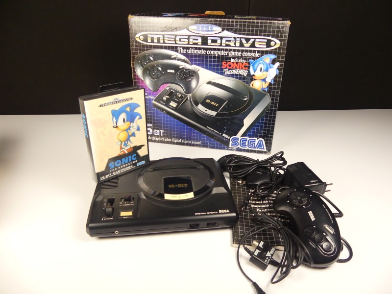 SEGA Mega Drive 16Bit  - in doos + Sonic Hedgehog spel