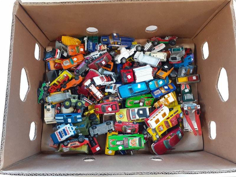 Doos met Matchbox voertuigen