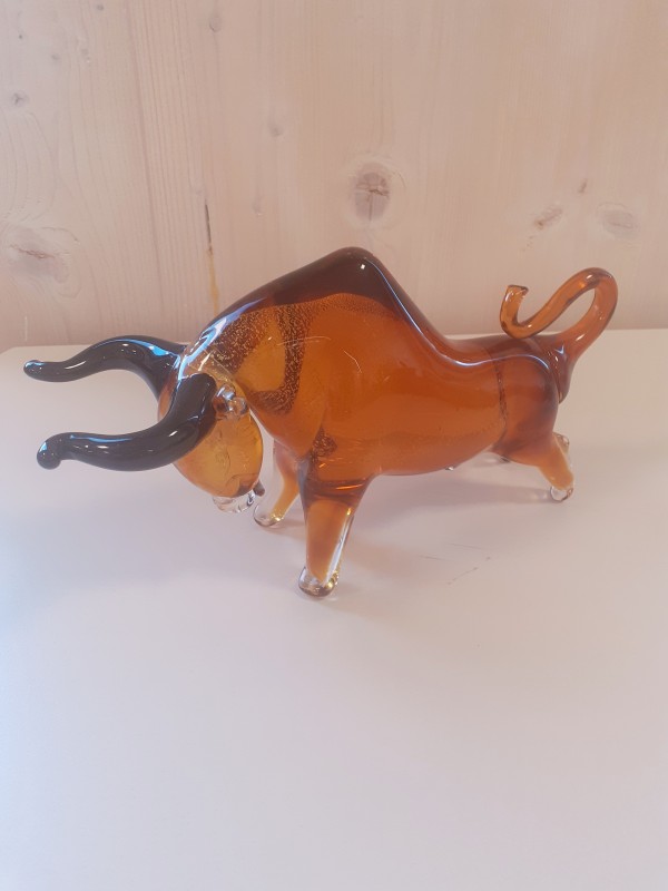 Glassculptuur stier