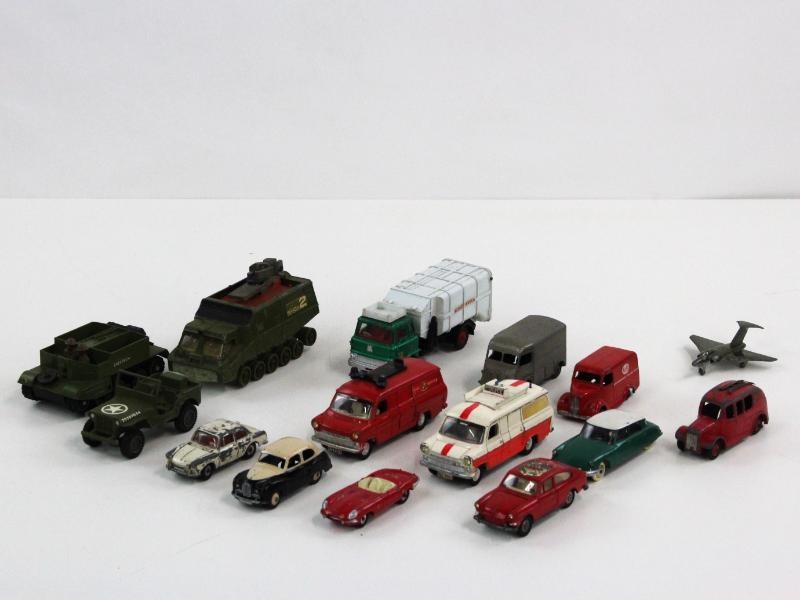 Lot van 15 Dinky Toys