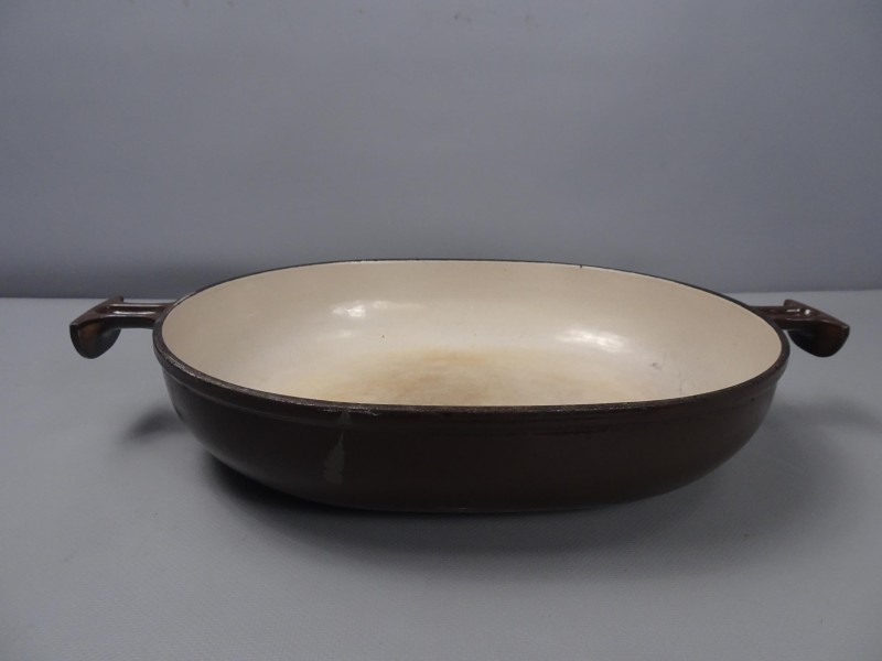 Gietijzeren donker bruine "Le Creuset" ovenschaal