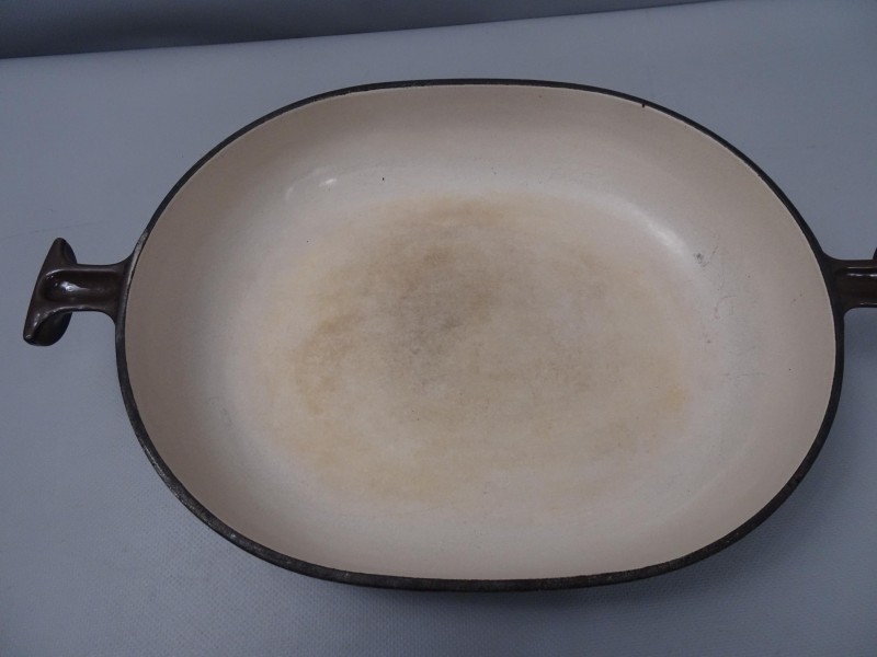 Gietijzeren donker bruine "Le Creuset" ovenschaal