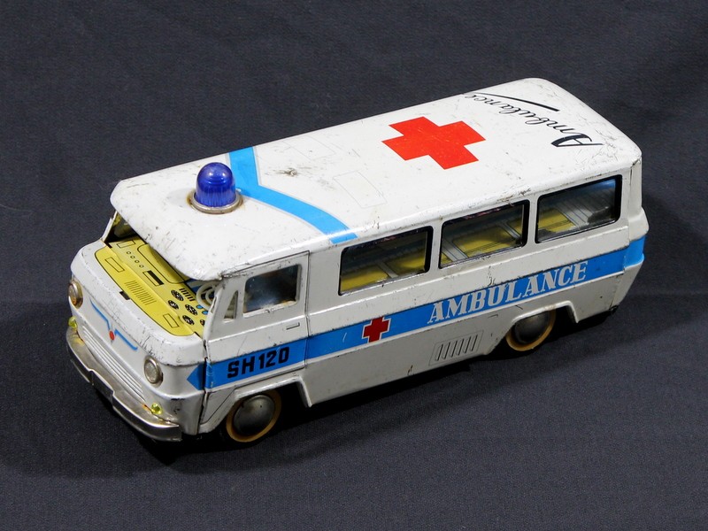 Vintage blikken speelgoedambulance