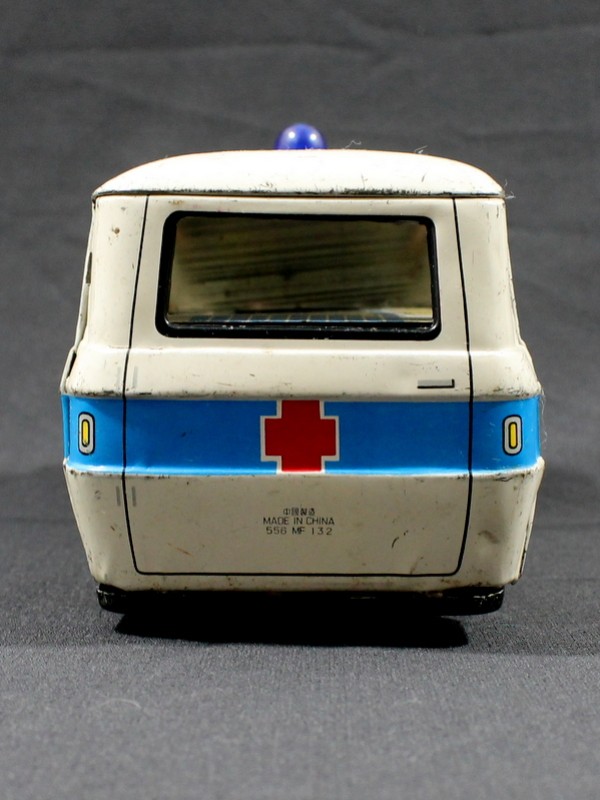 Vintage blikken speelgoedambulance