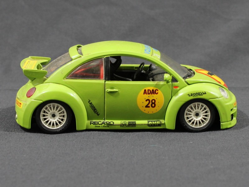 Vintage miniatuur Volkswagen New Beetle