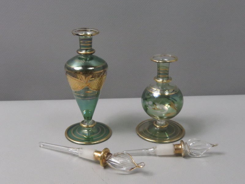 2 kleine Egyptische glazen parfumflesjes