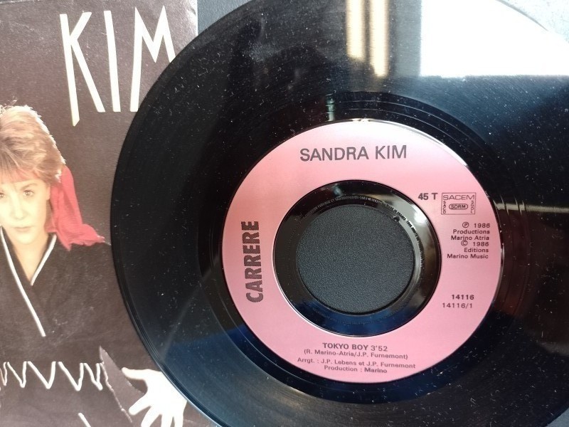 Singles Sandra Kim