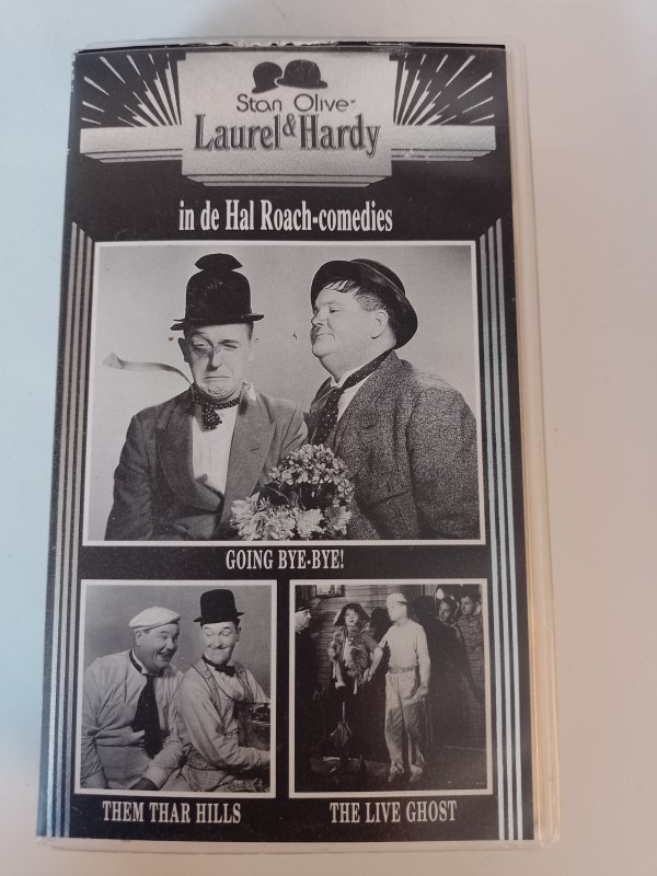 14 VHS videobanden Stan Laurel en  Oliver Hardy