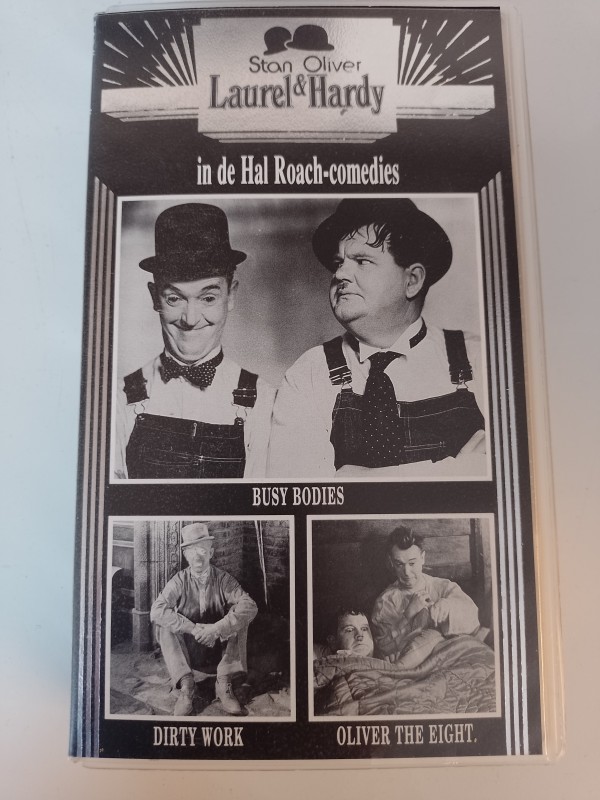 14 VHS videobanden Stan Laurel en  Oliver Hardy