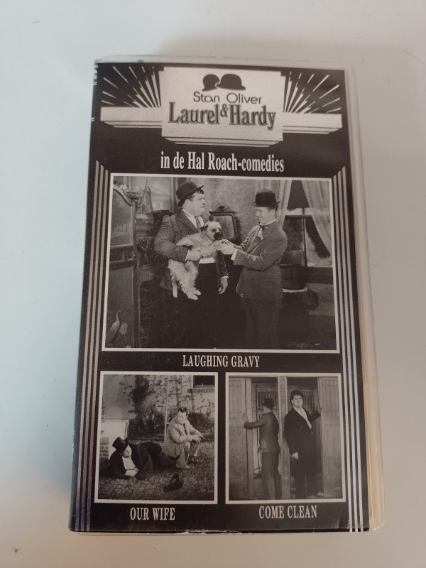 14 VHS videobanden Stan Laurel en  Oliver Hardy