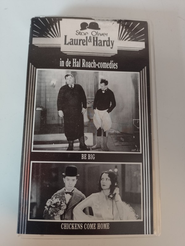 14 VHS videobanden Stan Laurel en  Oliver Hardy