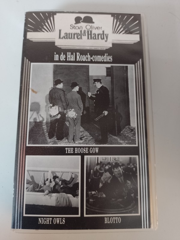 14 VHS videobanden Stan Laurel en  Oliver Hardy