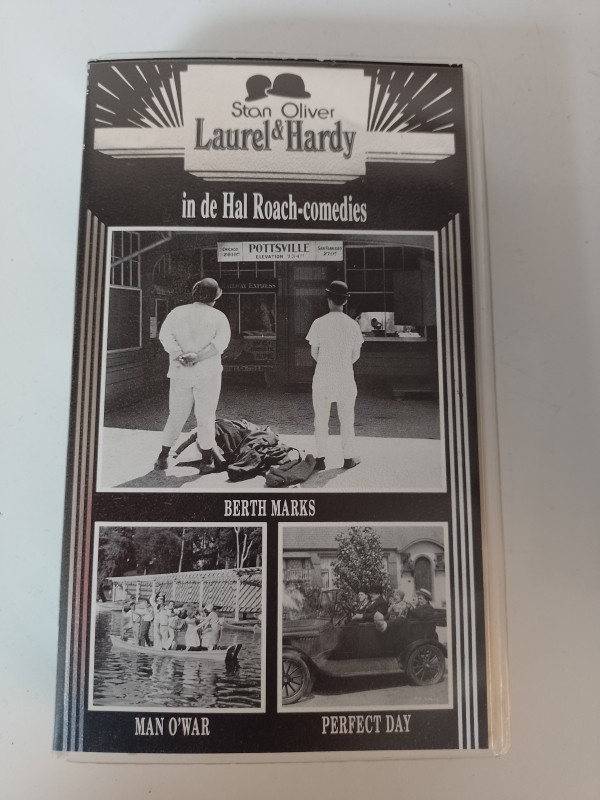 14 VHS videobanden Stan Laurel en  Oliver Hardy